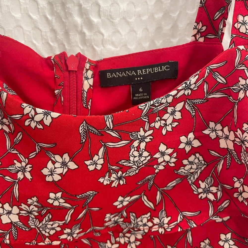 Banana Republic Dress. Red, Size 6. Lightly worn. - Picture 3 of 4